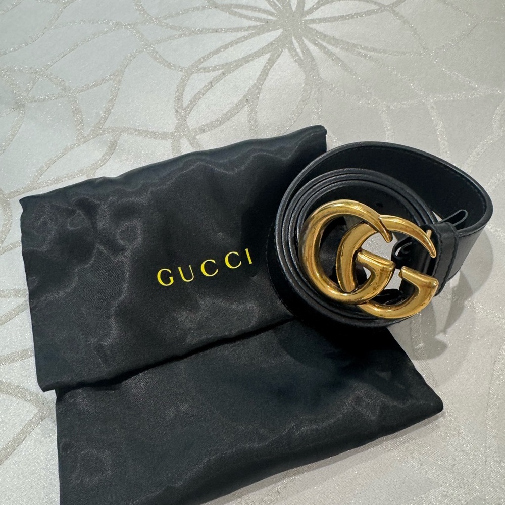 Gucci Women's Belt in Black with Gold GG Buckle